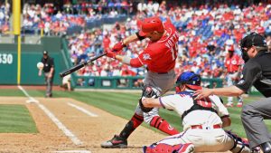 Reds, Cards look to earn advantage in wild-card race