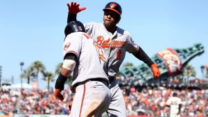 Schoop’s three-run HR cap’s O’s rally vs. Giants