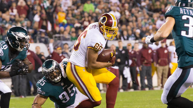 Dec 26, 2015; Philadelphia, PA, USA; Washington Redskins tight end Jordan Reed (86) makes a touchdown reception past Philadelphia Eagles inside linebacker Mychal Kendricks (95) during the first quarter at Lincoln Financial Field. Photo Credit: Bill Streicher-USA TODAY Sports