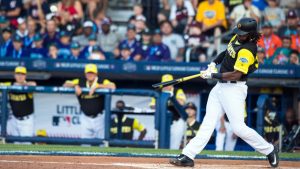 Bell powers Pirates past Cardinals in LL Classic