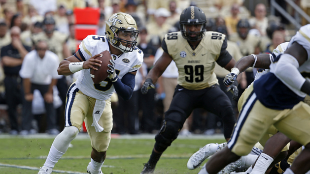 Sep 17, 2016; Atlanta, GA, USA; Georgia Tech Yellow Jackets quarterback Justin Thomas (5) runs in the first quarter of their game against the Vanderbilt Commodores at Bobby Dodd Stadium. Photo Credit: Jason Getz-USA TODAY Sports