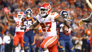 Hunt’s late touchdown lifts Chiefs past Broncos