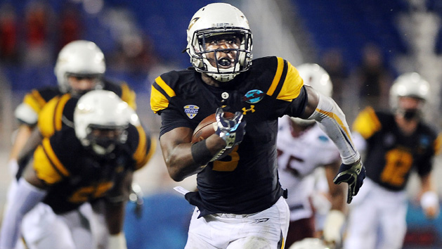 Dec 22, 2015; Boca Raton, FL, USA;Toledo Rockets running back Kareem Hunt (3) runs the ball against the Temple Owls in the 2015 Boca Raton Bowl at FAU Stadium. Mandatory Credit: Robert Duyos-USA TODAY Sports