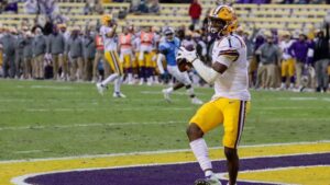 Boutte’s record-setting catch wins it for LSU