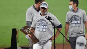 Mattingly, Cash win Manager of the Year honors