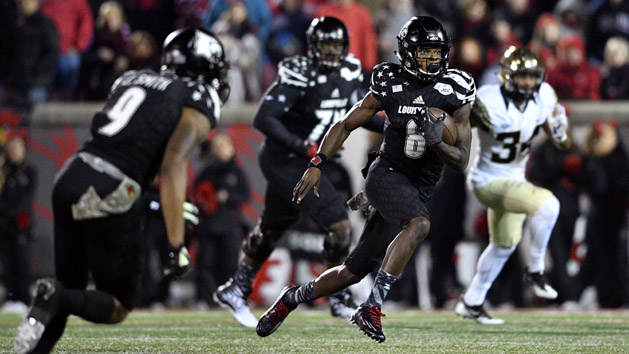 Nov 12, 2016; Louisville, KY, USA; Louisville Cardinals quarterback Lamar Jackson (8) runs the ball against the Wake Forest Demon Deacons during the second half at Papa John's Cardinal Stadium. Louisville defeated Wake Forest 44-12. Photo Credit: Jamie Rhodes-USA TODAY Sports