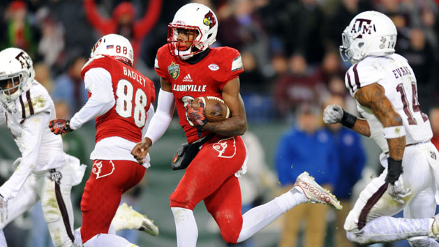 Oct 14, 2016; Louisville, KY, USA; Louisville Cardinals quarterback Lamar Jackson (8) out runs the tackles of Duke Blue Devils safety Corbin McCarthy (26) and defensive end Marquies Price (91) during the second half at Papa John's Cardinal Stadium. Louisville defeated Duke 24-14. Photo Credit: Jamie Rhodes-USA TODAY Sports