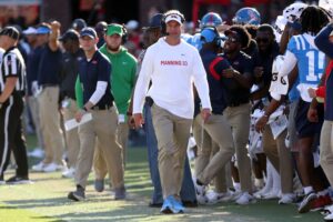 Lane Kiffin agrees to contract to remain at Ole Miss