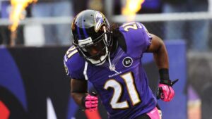 Ravens’ Webb leaves game with knee injury