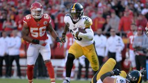 Packers’ Rodgers, Steelers’ Bell ring up December honors
