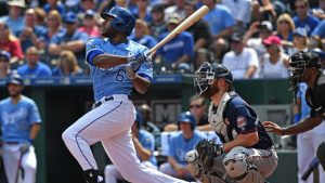 Brewers bolster outfield by adding Yelich, Cain