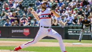Giolito, White Sox take on scrappy Tigers