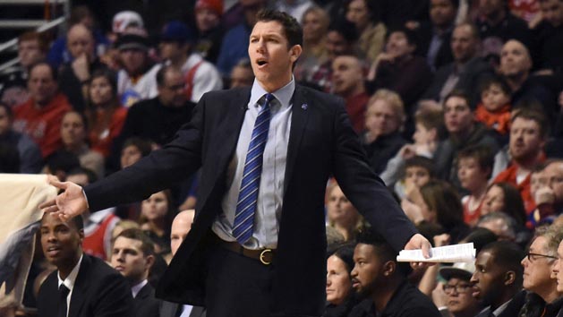Jan 20, 2016; Chicago, IL, USA; Golden State Warriors interim coach Luke Walton questions a call during the second half of a game against the Chicago Bulls at the United Center. The Golden State Warriors won 125-94. Mandatory Credit: David Banks-USA TODAY Sports