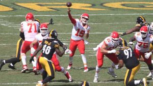 Broncos aim to slow red-hot Mahomes, Chiefs