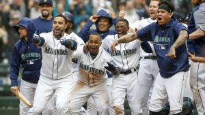Surging Mariners take on frustrated Royals