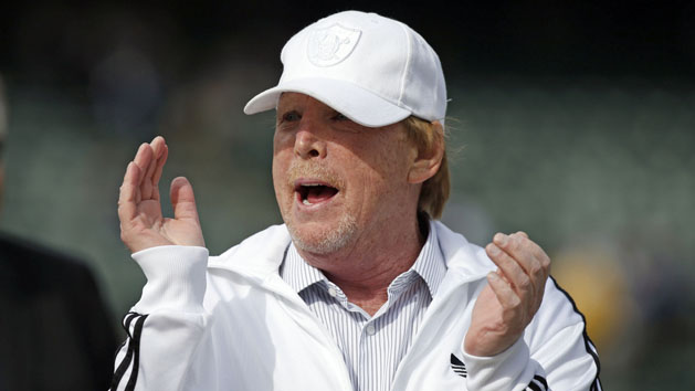 NFL: Philadelphia Eagles at Oakland Raiders