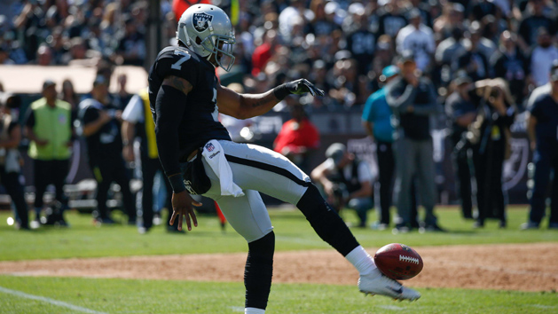 Marquette King (7) punts the ball against the New York Jets during the second quarter at Oakland Coliseum. Photo Credit: Stan Szeto-USA TODAY Sports