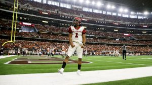 Former OU star Murray picks football for future