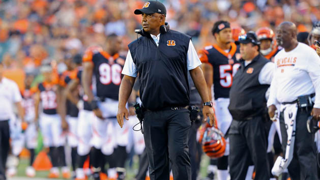 Aug 19, 2017; Cincinnati, OH, USA; Cincinnati Bengals head coach Marvin Lewis works the sideline against the Kansas City Chiefs in the first half at Paul Brown Stadium. Photo Credit: Aaron Doster-USA TODAY Sports