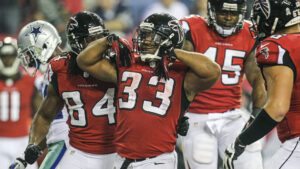 Falcons hold off Cowboys, improve to 8-0