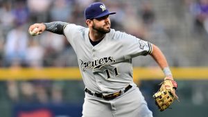 Reds agree to ink Moustakas to 4-year, $64M deal