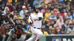 MLB Notebook: Red Sox re-sign 1B Moreland