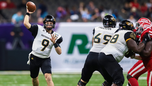 Dec 17, 2016; New Orleans, LA, USA; Southern Mississippi quarterback Nick Mullens (9) passes the ball downfield during the second quarter of the R&L Carriers New Orleans Bowl college football game at the Mercedes-Benz Superdome. Photo Credit: Stephen Lew-USA TODAY Sports