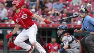 First-place Brewers look to keep rolling in Cincy