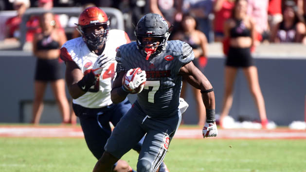 Sep 30, 2017; Raleigh, NC, USA; North Carolina State Wolfpack running back Nyheim Hines (7) runs the ball during the second half against the Syracuse Orange at Carter-Finley Stadium. The Wolfpack won 33-25. Photo Credit: Rob Kinnan-USA TODAY Sports