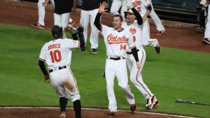 Trumbo’s 12th-inning hit lifts O’s over Nats