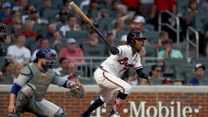Youthful Braves open series with skidding Giants