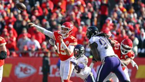 Mahomes, unbeaten Chiefs host Colts Sunday night