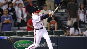 Braves outlast Mets  in home opener
