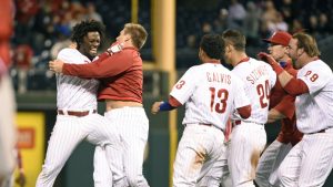 Phillies sink struggling Nationals in extras