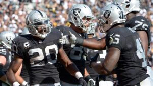 Janikowski’s kick lifts Raiders past Steelers