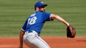 Reports: Jays re-sign P Ray to one-year, $8M deal