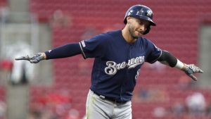 Brewers look to wrap up playoff berth vs. Reds