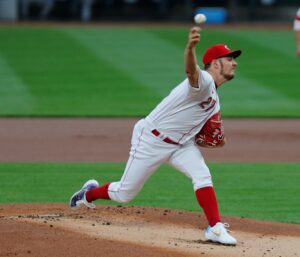 Bauer becomes Reds’ first Cy Young winner