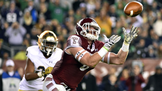 Oct 31, 2015; Philadelphia, PA, USA; Temple Owls linebacker Tyler Matakevich (8) intercepts the ball against the Notre Dame Fighting Irish during the first half at Lincoln Financial Field. Mandatory Credit: Derik Hamilton-USA TODAY Sports
