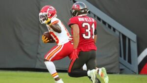 Chiefs escape chill, head inside for Super Bowl prep
