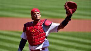 Reds, Cards battle it out in pursuit of wild card