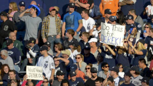 Yankee fans chant for absent Jeter