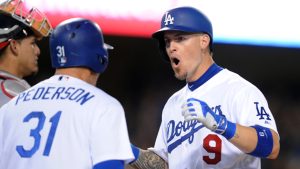 Grandal blast in eighth lifts Dodgers