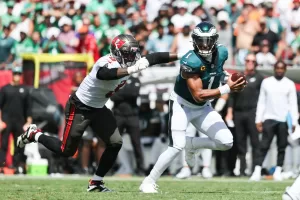 Eagles Thwart Bucs’ Comeback Attempt for Fourth Win